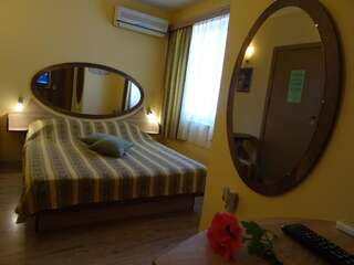 Отель Hotel Color Варна Двухместный номер с 1 кроватью или 2 отдельными кроватями-81