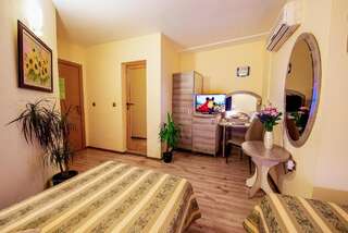 Отель Hotel Color Варна Двухместный номер с 1 кроватью или 2 отдельными кроватями-4