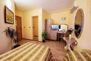 Отель Hotel Color Варна Двухместный номер с 1 кроватью или 2 отдельными кроватями-5