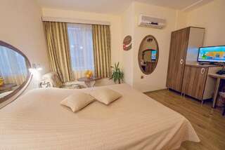 Отель Hotel Color Варна Двухместный номер с 1 кроватью или 2 отдельными кроватями-9