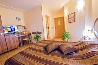 Отель Hotel Color Варна Двухместный номер с 1 кроватью или 2 отдельными кроватями-1